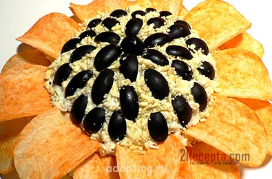 Идеи для праздничного стола - salat-podsolnyh.jpg