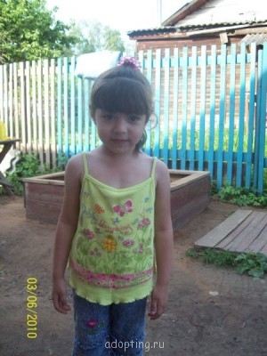 это Оксана,фото с 2006 года.Сейчас ей чуть больше 6.