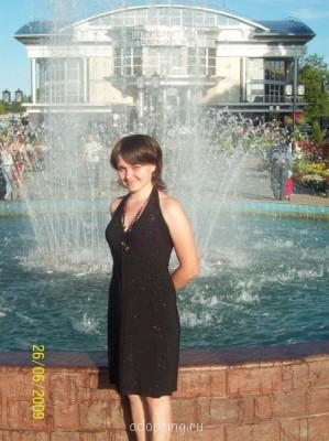 платье шилось на выпускной бал по поводу окончания института.